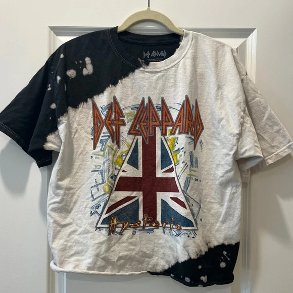 Band Tee Graphic Cropped Tshirt Def Leopard Bleached Distressed Top Urban Street - Picture 1 of 3